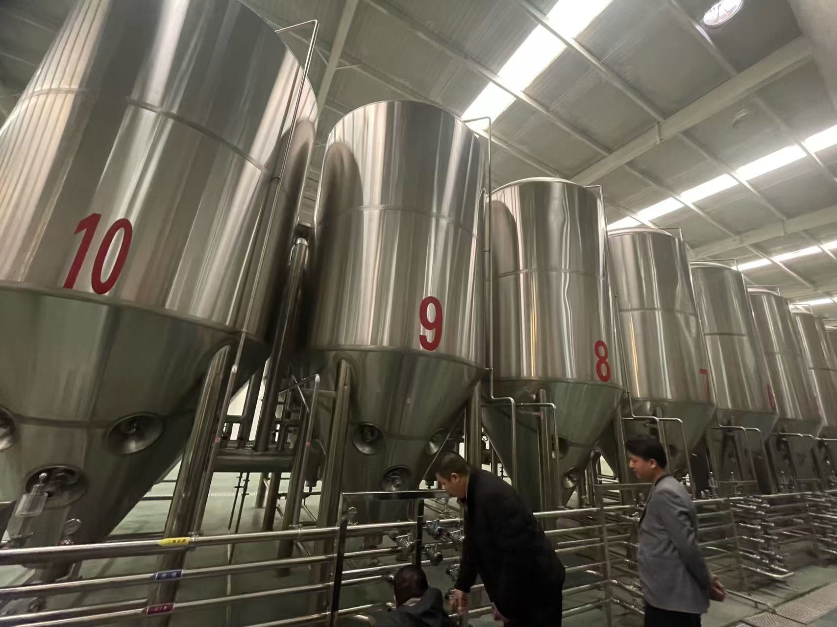 柳州精酿啤酒设备厂—平面布置、设备设计、制造、调试、培训等一条龙服务